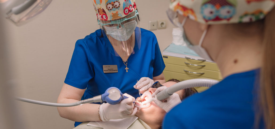 Профессиональная гигиена полости рта в стоматологии Оптима в Смоленске