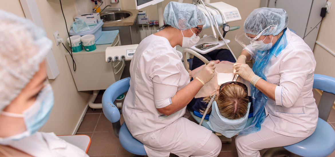 Профессиональная гигиена полости рта в стоматологии Оптима в Смоленске